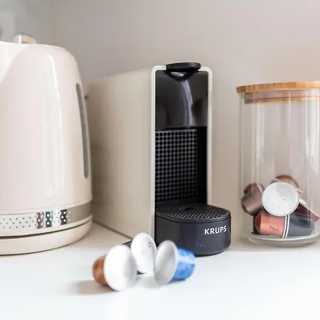 Moderne A 2 Pas De La Gare *