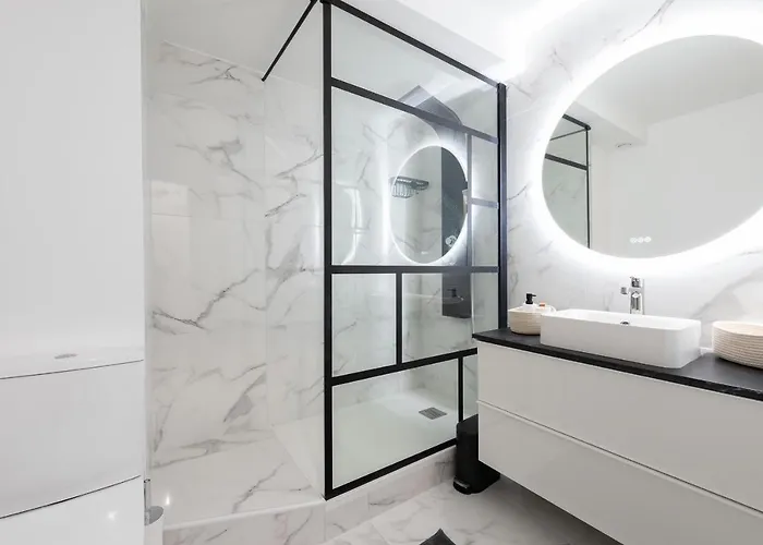 Moderne A 2 Pas De La Gare